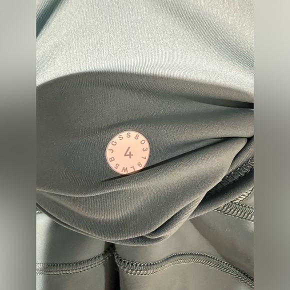 Women’s Lululemon leggings blue size 4. - Picture 4 of 10